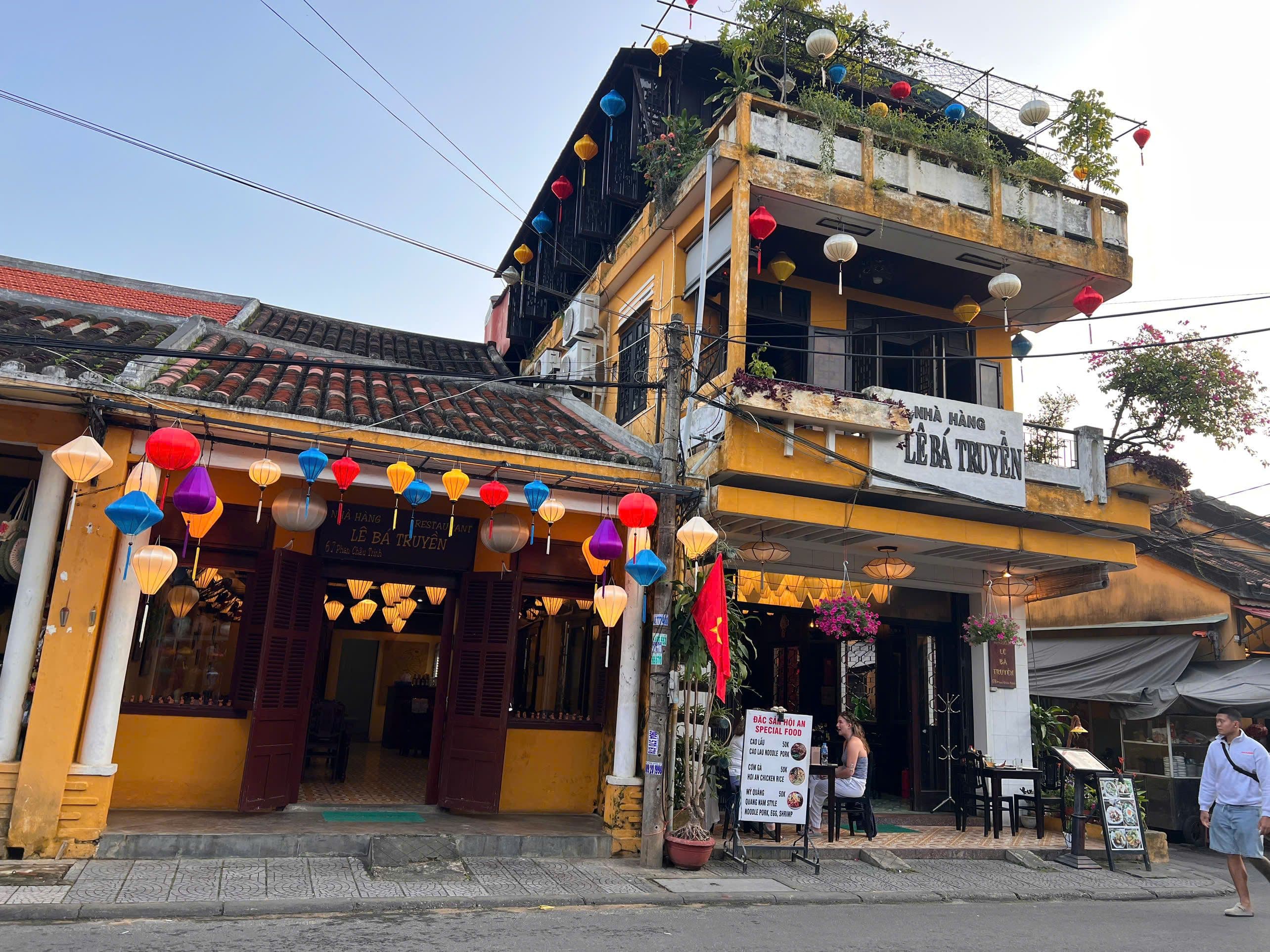 Mặt tiền nhà hàng Lê Bá Truyền I trong phố cổ Hội An